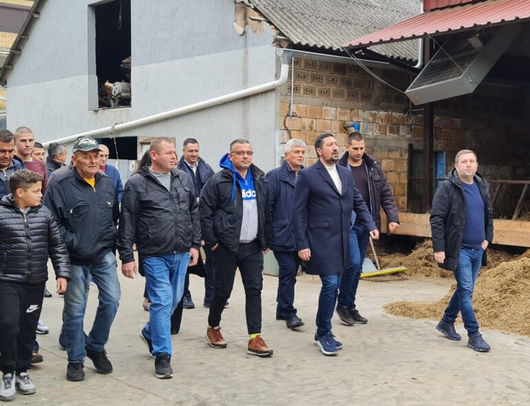 Ministar Nedimović i pokrajinski sekretar Božić u poseti sremskim poljoprivrednicima