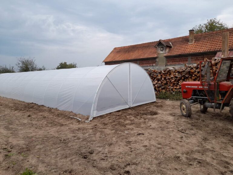 Uručeni plastenici za 11 korisnika