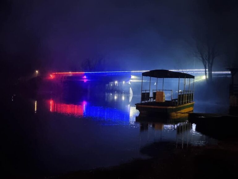 Most u Višnjićevu zasijao u bojama srpske zastave