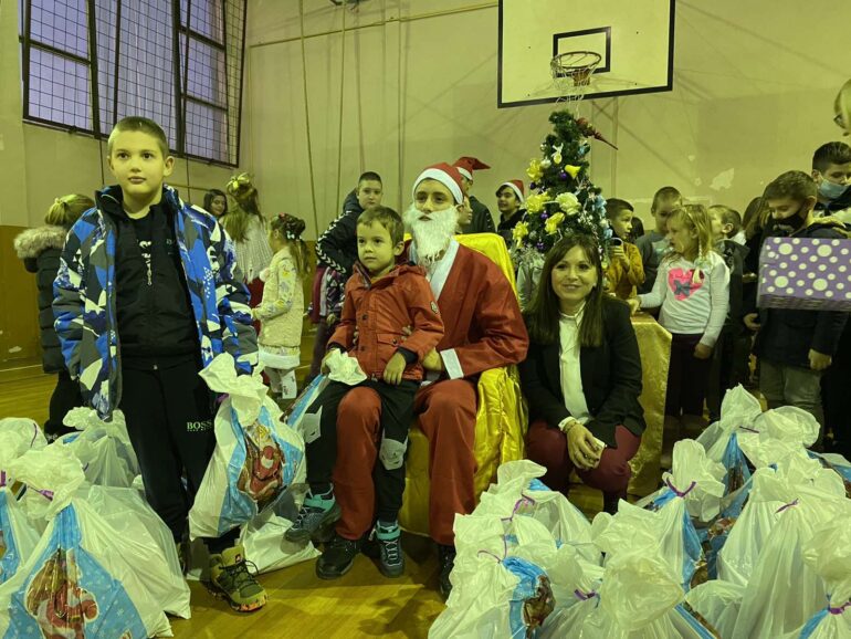 Paketići za najmlađe Nikinčane
