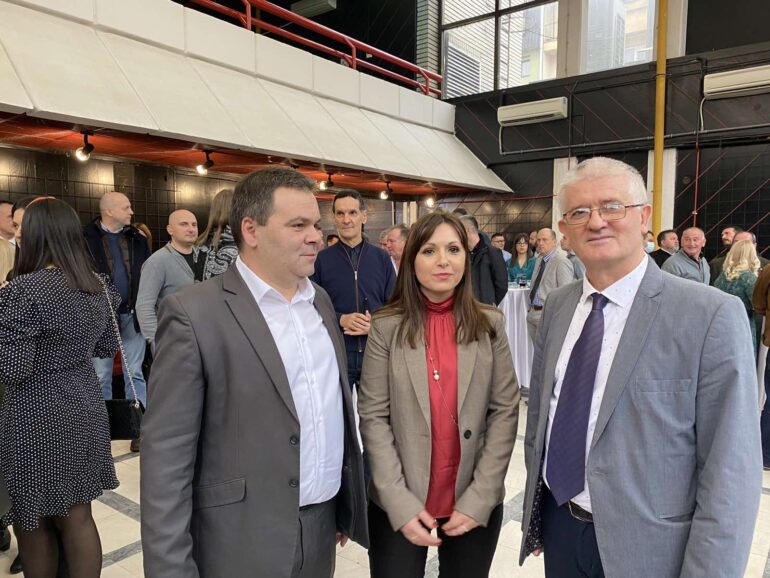 Novogodišnji koktel u Rumi