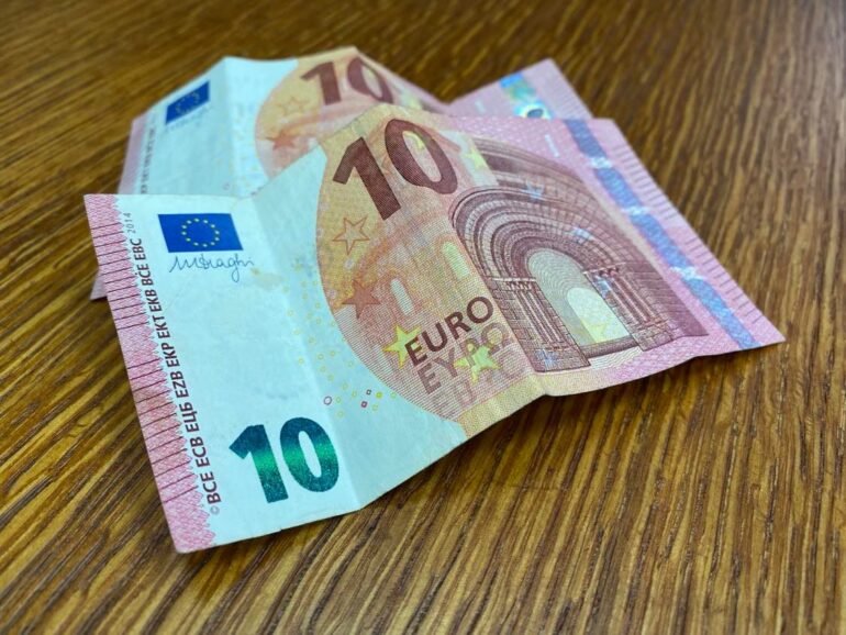 Danas počinje isplata 100 evra