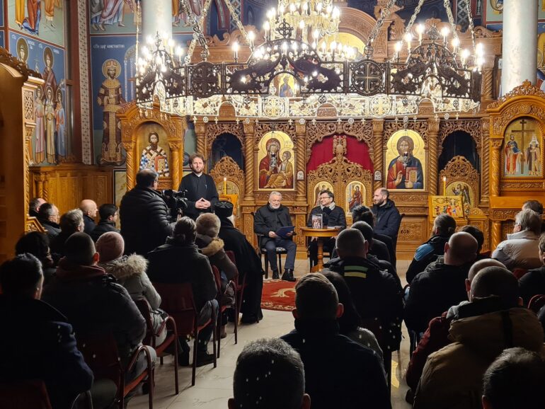 Predavanje istoričara Miloša Kovića u hramu Svetog cara Konstantina i carice Jelene u Inđiji