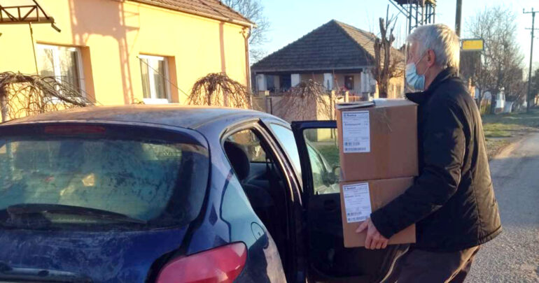 Mesna zajednica Ogar donirala zimsku odeću i obuću