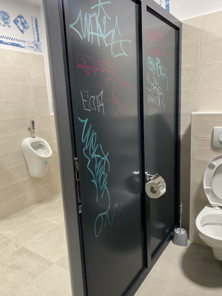 Vandalizovan javni toalet