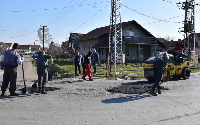 Saniraju se udarne rupe u svim naseljima