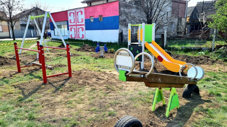 Nova dečija igrališta i uređenje puteva u Mitrovici
