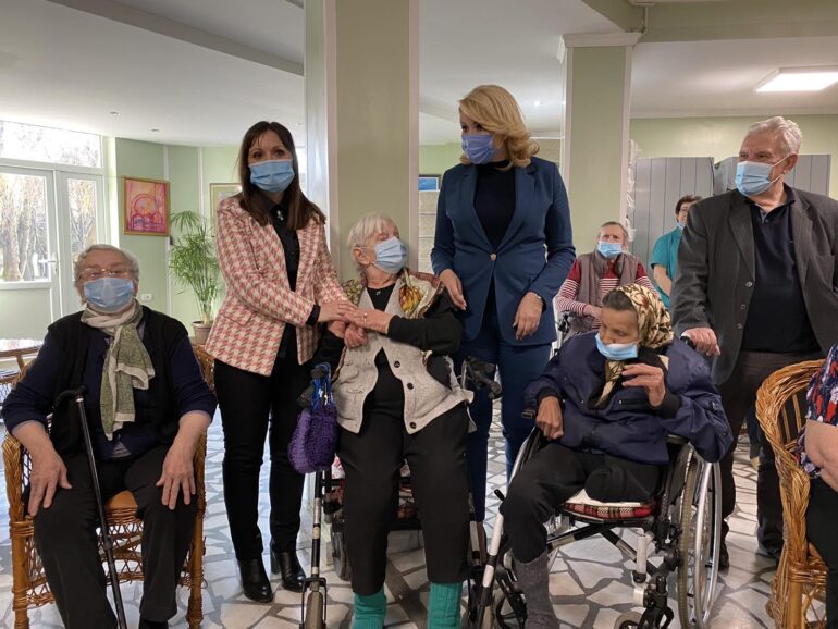 Ministarka Kisić u Gerontološkom centru u Rumi