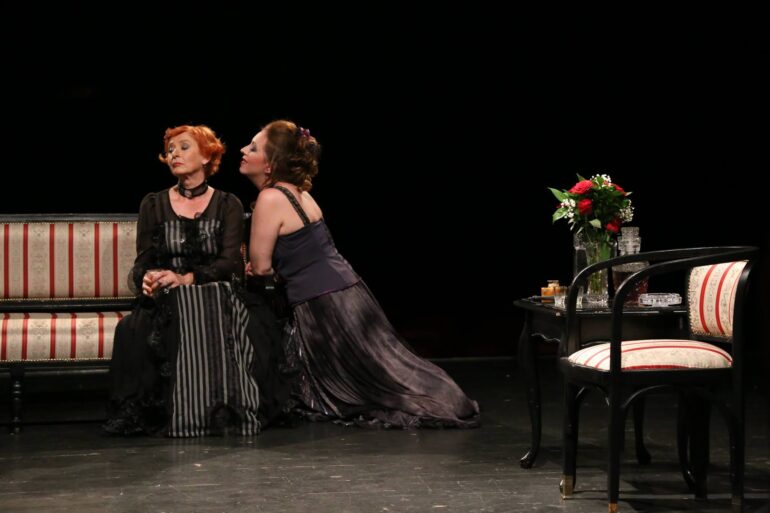 Predstava „Ljubavi Džordža Vašingtona“ i izložba slika povodom Dana Pozorišta „Dobrica Milutinović“