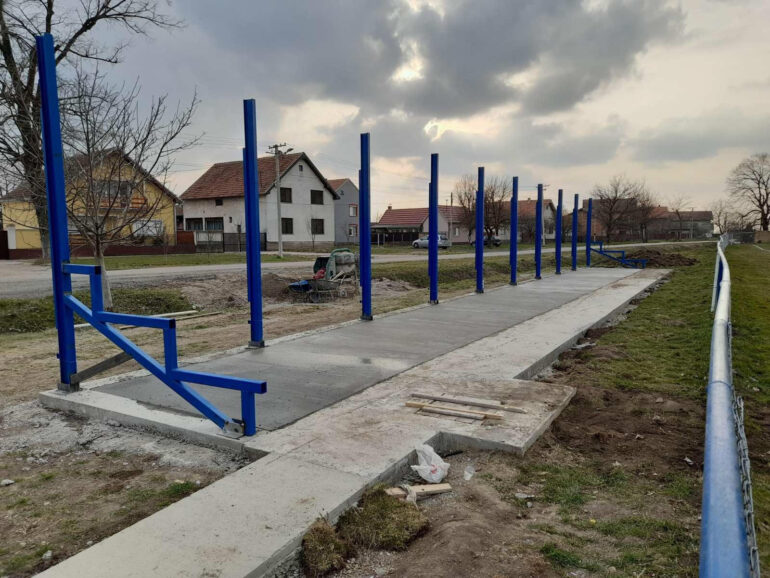 Veliki Radinci: I parking prostori i nove tribine i uređeni atarski putevi…