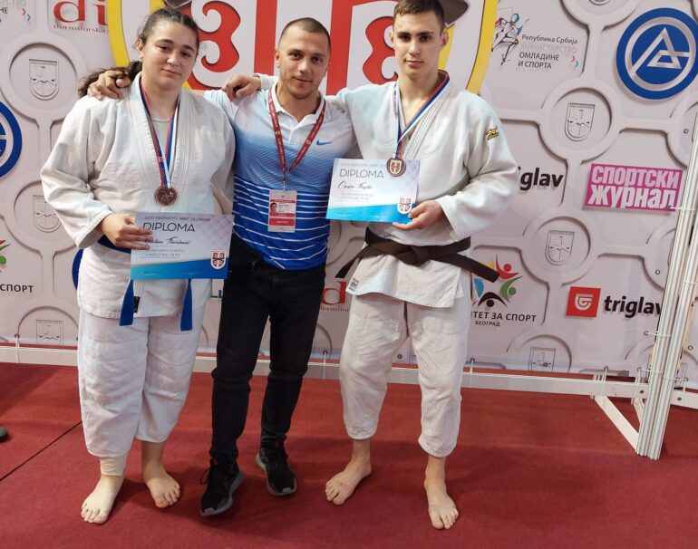 Dve bronze „Sirmiumu“