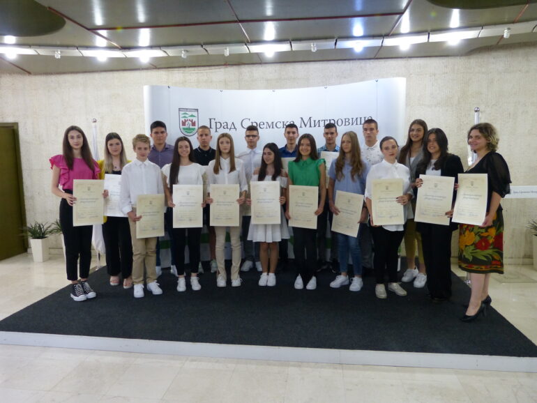 Uručene nagrade „Đak generacije“, spisak dobitnika