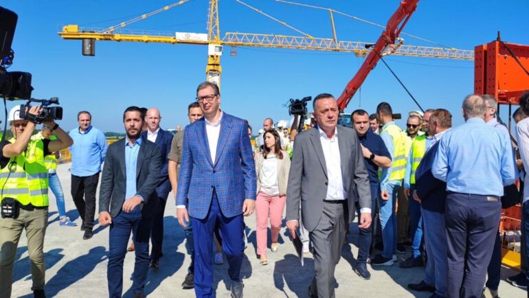 Predsednik Srbije na spajanјu mosta na Savi