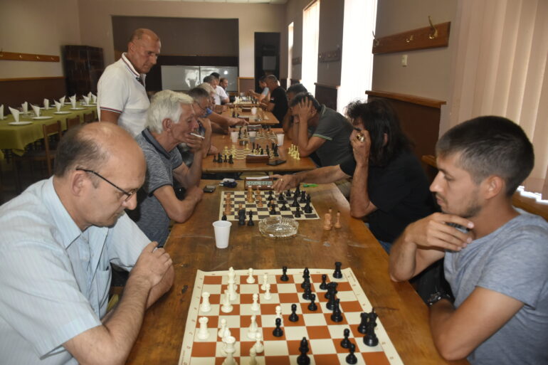 Dejan Živanović pobednik šahovskog turnira u Donjem Tovarniku