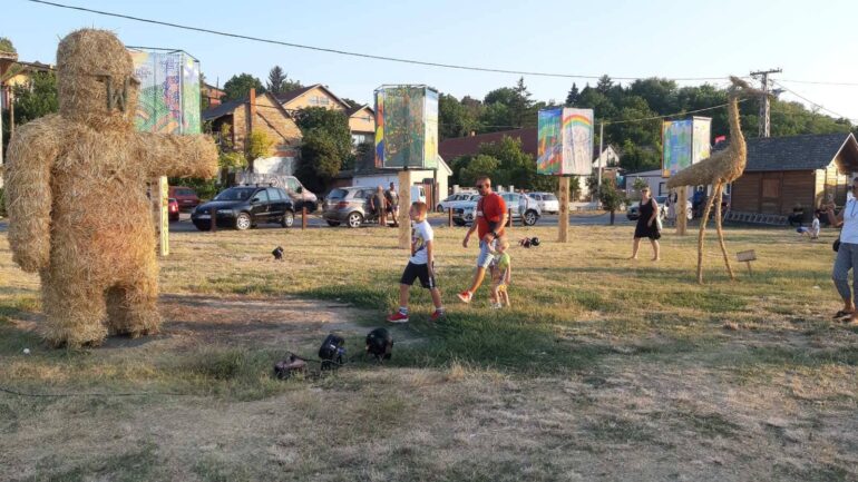 Izložba zastava oslikanih dečijom rukom