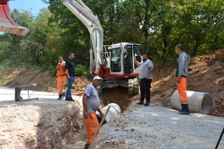GRGUREVCI: Asfaltom do Popovog čota
