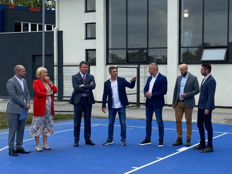 Predsednik Pokrajinske Vlade Igor Mirovic obišao dve sremskomitrovačke škole