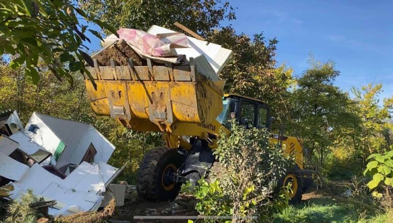 Rušenje preostalih nelegalnih objekata na Borkovcu
