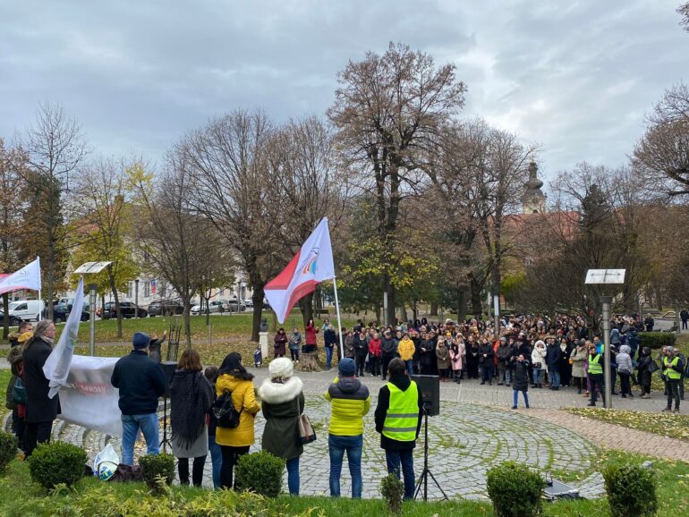 Sremskomitrovački prosvetari danas obustavili nastavu