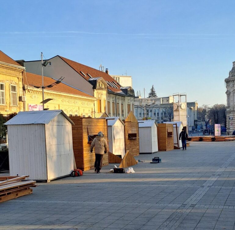 Sutra otvaranje „Novogodišnje ulice“ u Sremskoj Mitrovici