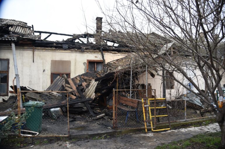 Obezbeđen smeštaj i paketi prve pomoći za porodice ugrožene požarom u Beočinu