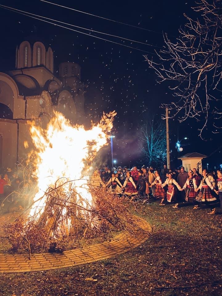 Tradicionalno paljenje badnjaka i obeležavanje Božića u Beočinu