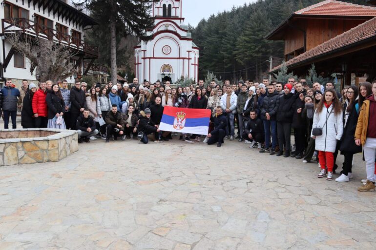 Prvo misionarsкo putovanje mitrovačкe omladine