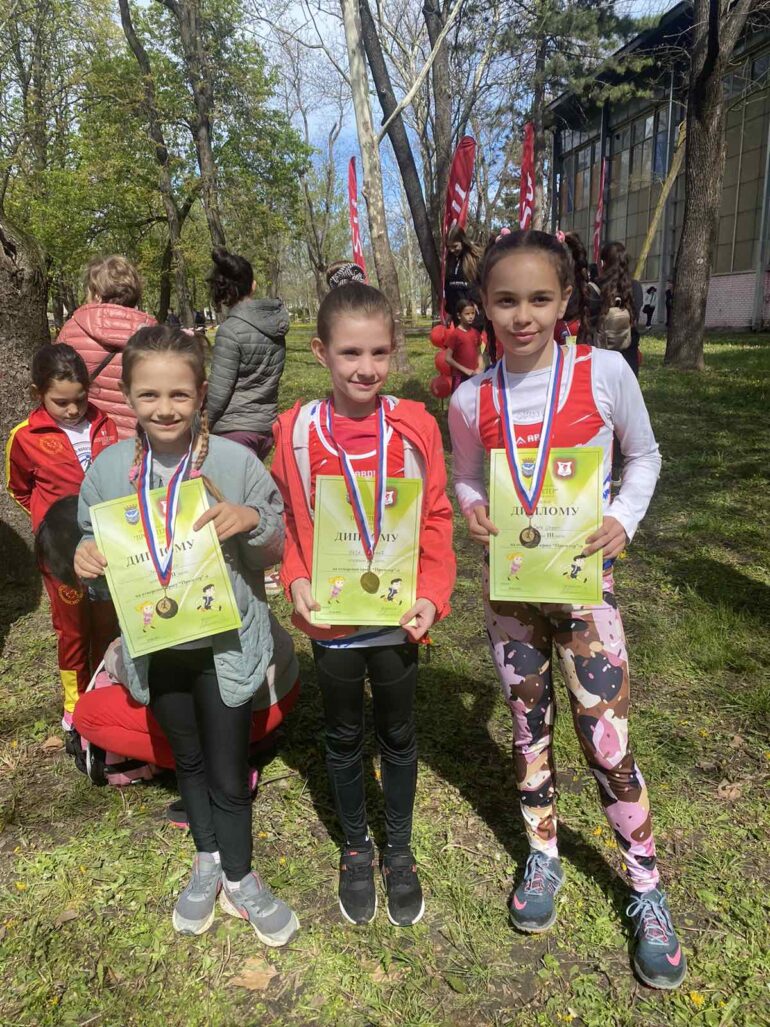 Tri medalje za mlade atletičarke „Sirmiuma“