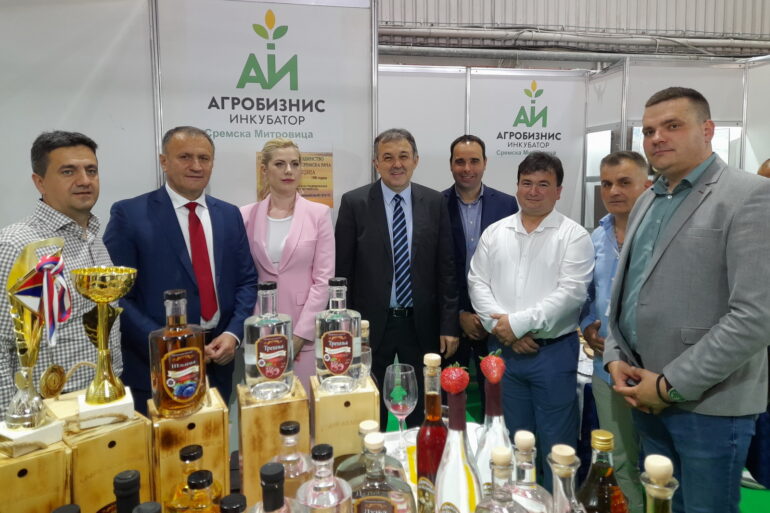 Potpredsednik Ćurčić posetio štand Agrobiznis inkubatora Sremska Mitrovica na Međunarodnom poljoprivrednom sajmu