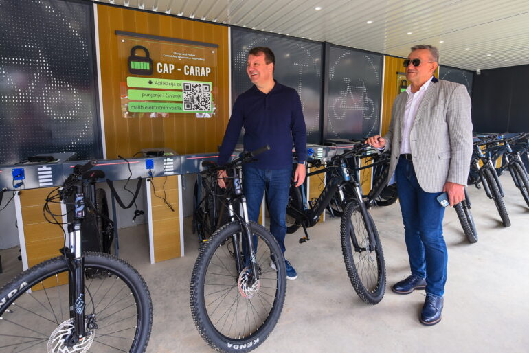 Otvorena prva e-bajk stanica u Srbiji za punjenje električnih bicikala
