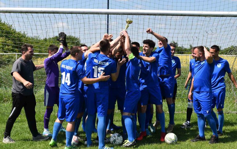 Sezona krunisana šampionskim peharom i plasmanom u viši rang