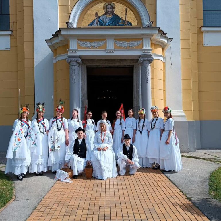 Kraljice ponovo na rumskim sokacima