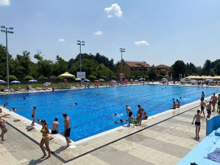 Otvoren bazen Borkovac u Rumi