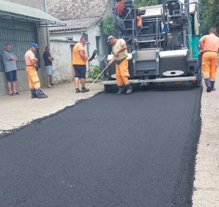 Završava se asfaltiranje četiri ulice u Inđiji