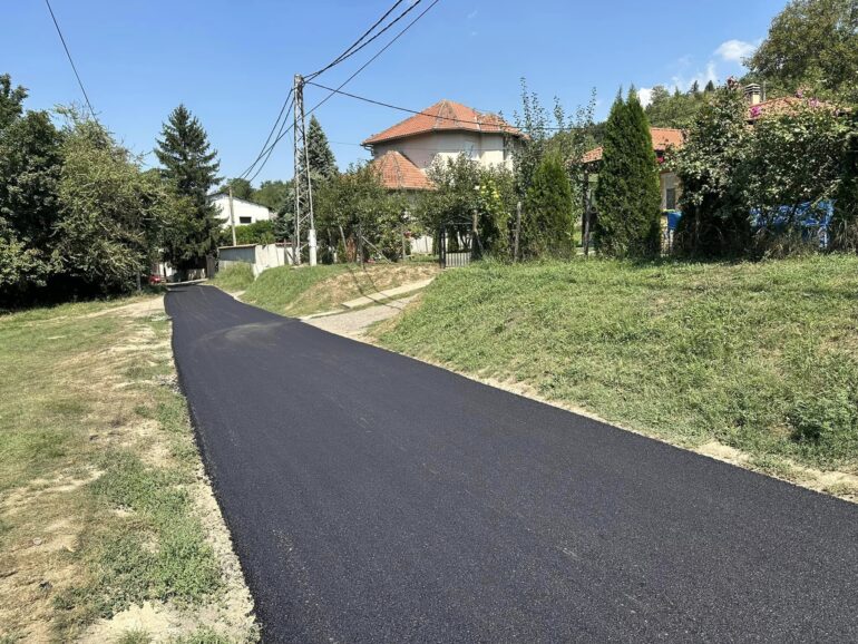 Asfaltiranje Karađorđeve ulice u Dumbovu