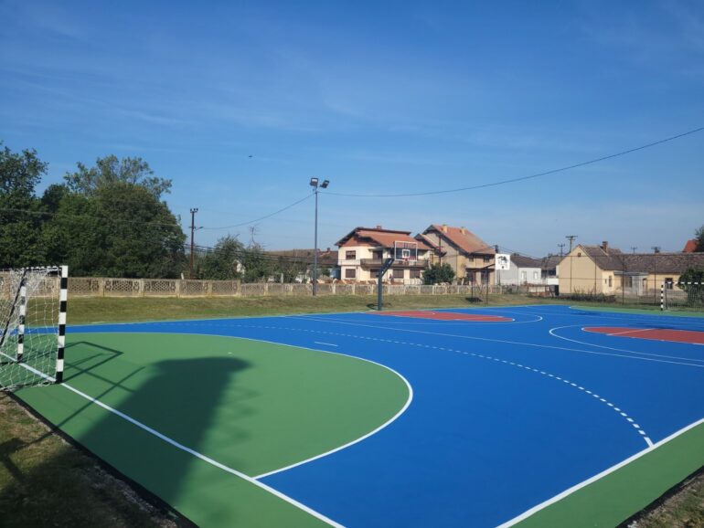 Rekonstruisan školski teren u Zasavici I