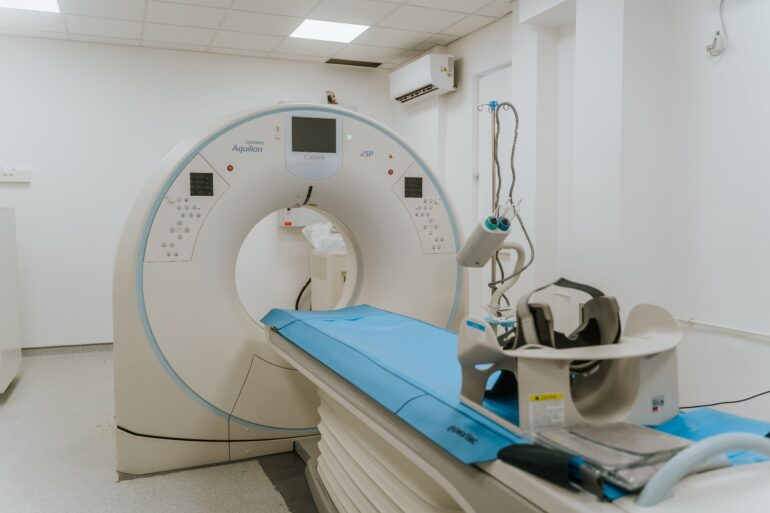 Novi CT aparat u mitrovačkoj bolnici, donacija kompanije Lafarge vredna preko 250.000 evra