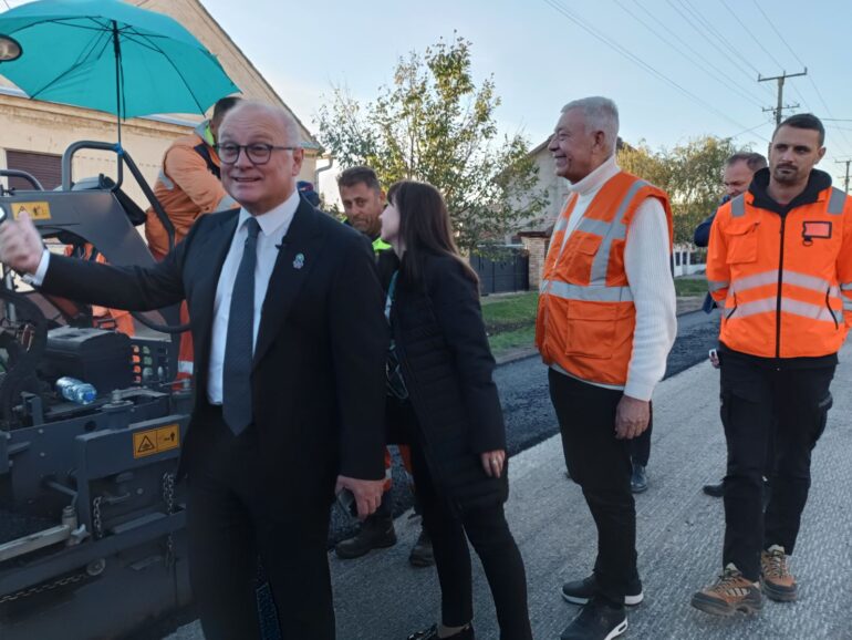 Ministar Vesić obišao radove na rekonstrukciji puta Kraljevci-Dobrinci