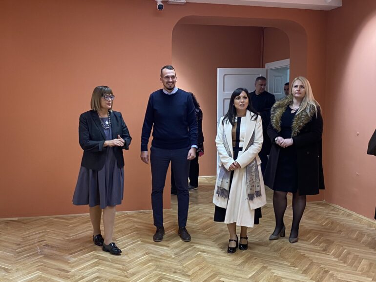 Ministarka kulture maja Gojković obišla rumski muzej