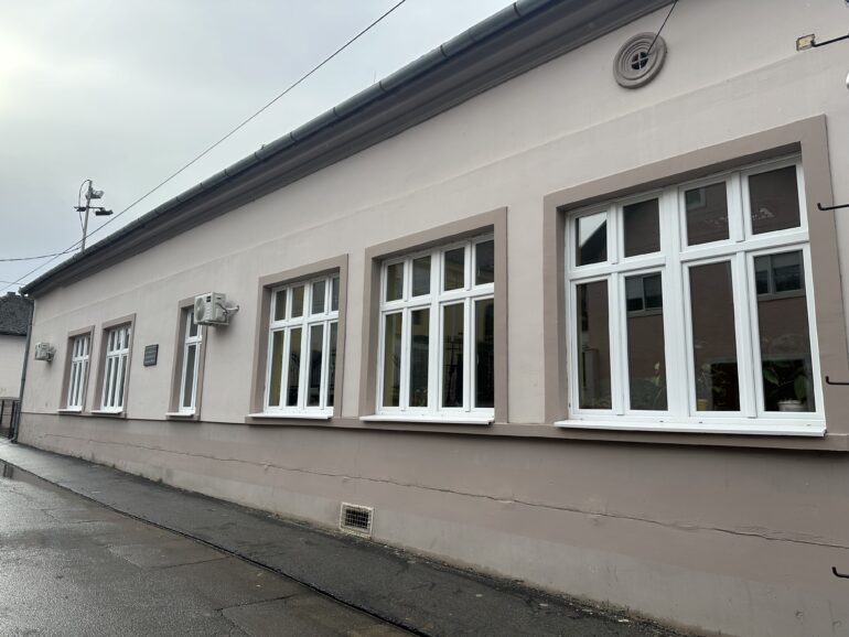 Pojačane mere bezbednosti dece u školama zbog niskih temperatura i snega