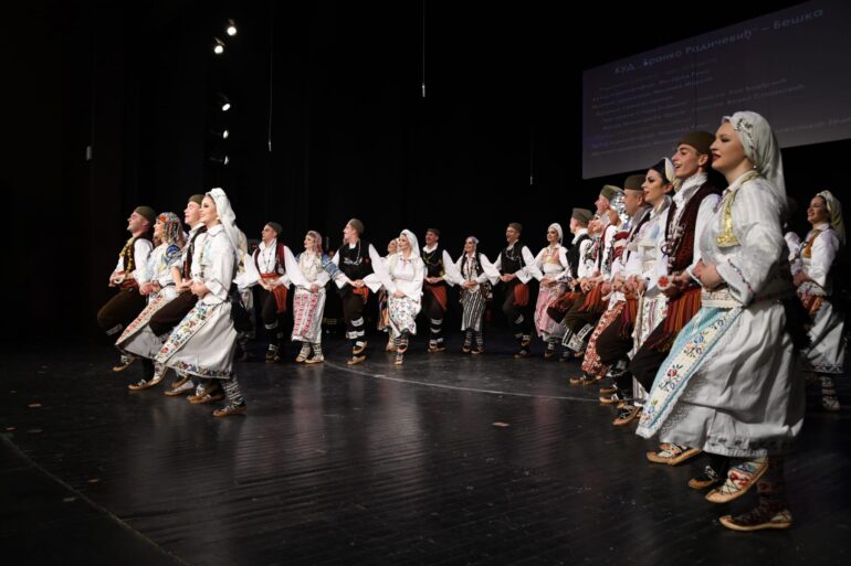 Zlatni inđijski folkloraši