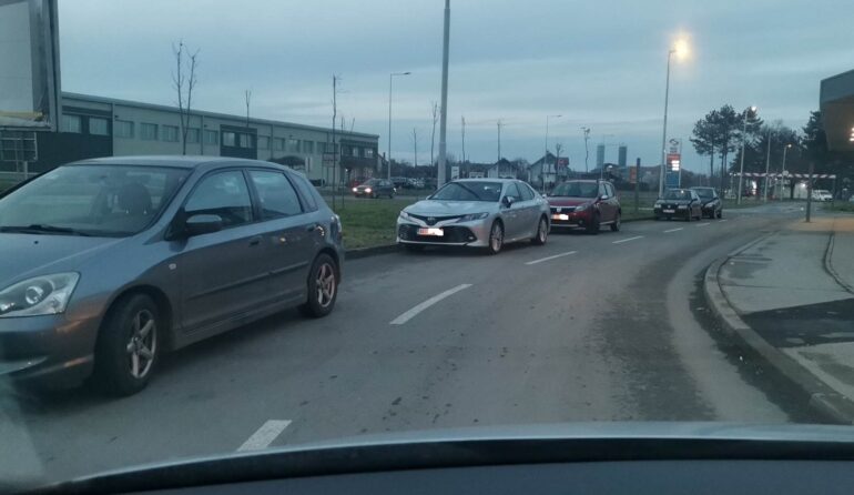 KOLUMNA: Još samo crveni tepisi fale…