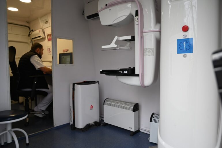 Pokretni mamograf u Beočinu – počeli besplatni preventivni pregledi