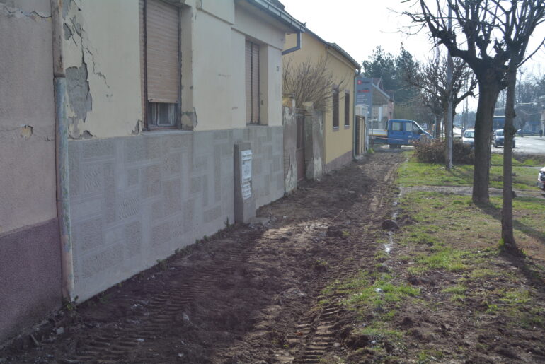Počela rekonstrukcija dela trotoara u inđijskoj ulici Kralja Petra Prvog