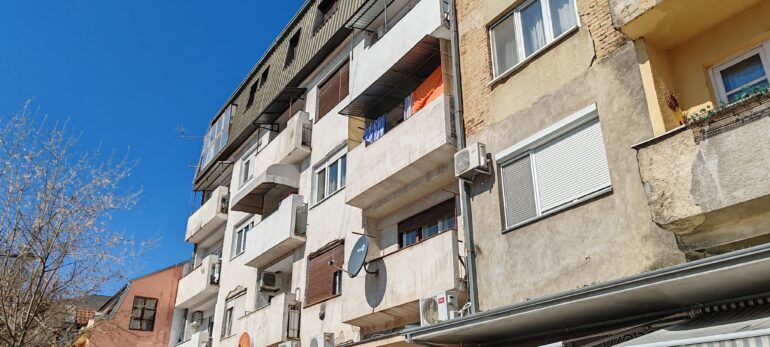 KOLUMNA: Profesionalci, amateri ili slegači ramenima?