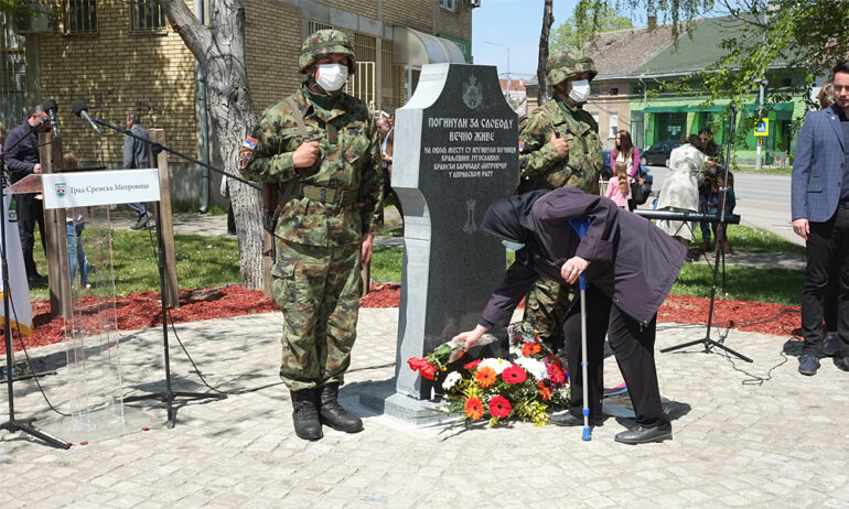 Sutra polaganje venaca na spomenik braniocima u Aprilskom ratu