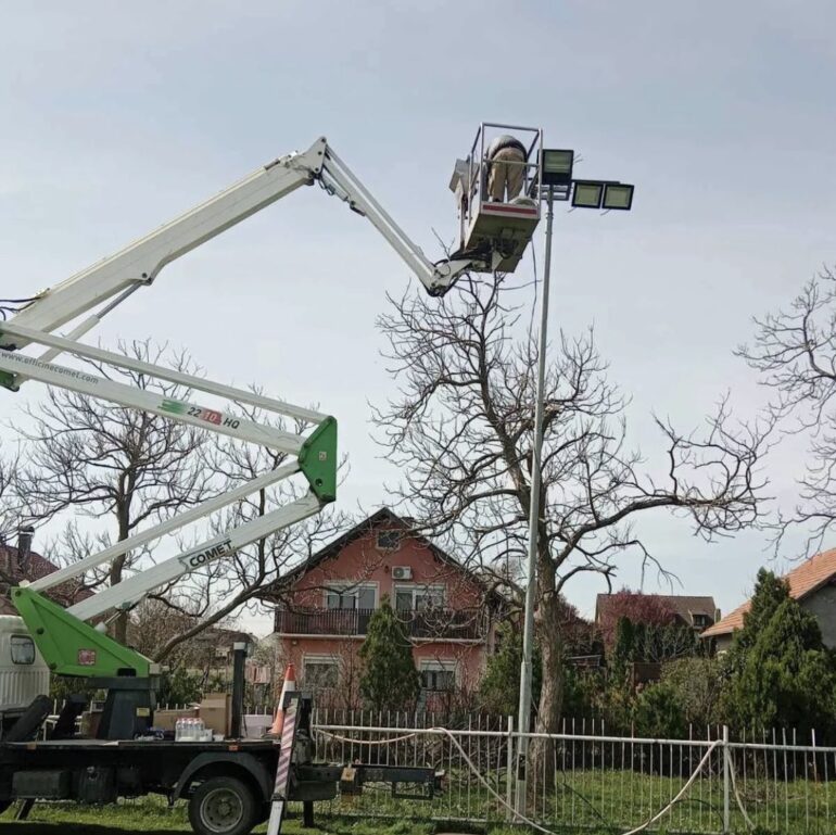 Novi reflektori na stadionu