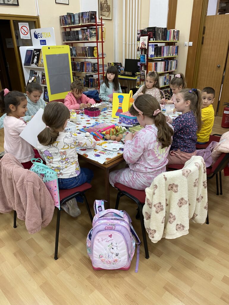 „Uskršnji atelje“ u mitrovačkoj biblioteci