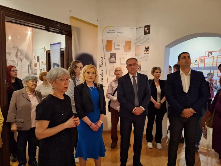 Izložba „Iz ženskog ugla“ otvorena u inđijskoj Kući Vojnović