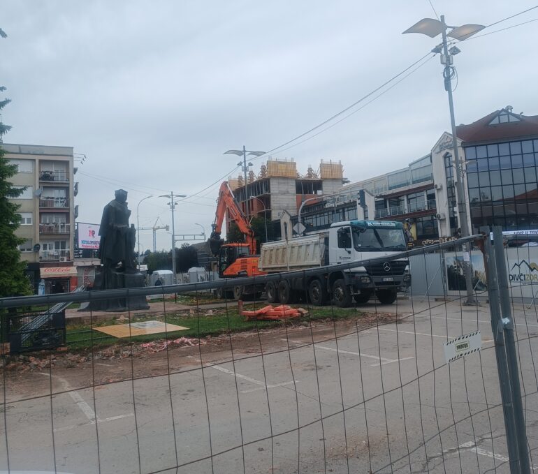 Rekonstrukcija inđijskog trga po planu